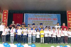 Trao 166 suất học bổng cho học sinh nghèo