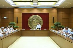 Tổng Thư ký Quốc hội, Chủ nhiệm Văn phòng Quốc hội Bùi Văn Cường chủ trì họp Đoàn công tác về giám sát quản lý thị trường bất động sản và nhà ở xã hội