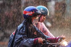 Chiều tối và đêm nay, hai miền Nam - Bắc cục bộ mưa to đến rất to