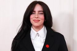 Billie Eilish giành Á quân trên Billboard 200