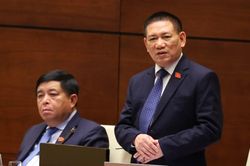 Chưa điều chỉnh mức giảm trừ gia cảnh: Bộ Tài chính nói đang làm đúng luật