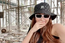 Thúy Diễm tặng nhà cho bố mẹ chồng
