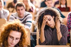 Vì sao đại học Mỹ ngày càng đắt đỏ?