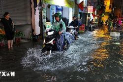 Khu vực nội thành Hà Nội đề phòng mưa lớn cục bộ, có nơi trên 100mm