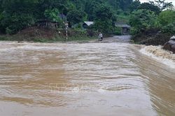 Hai anh em ruột nghi bị mất tích do lũ cuốn trôi tại Lào Cai