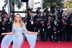 Nữ diễn viên Joey King hút truyền thông khi khoe dáng quyến rũ
