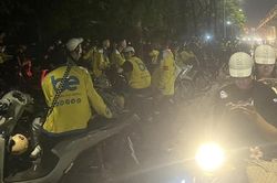2 nhóm mặc đồ xe ôm công nghệ hẹn nhau 'thách đấu' gây náo loạn ở Hà Nội