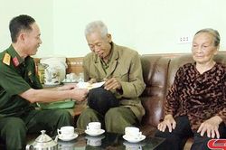 Vân Hồ quan tâm, chăm sóc người có công