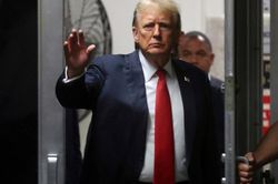 Bị tuyên án có tội, ông Trump vẫn có thể làm tổng thống?