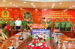 Thưởng các tập thể triệt phá nhóm đối tượng tổ chức đánh bạc hơn 300 tỷ đồng