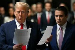 Ông Trump bị tuyên 'có tội', chờ ngày công bố án phạt