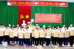 'Trẻ em như búp trên cành'