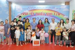 Đồng chí Bí thư Thành ủy thăm, tặng quà cho trẻ em nhân dịp Tết Thiếu nhi tại các trường, cơ sở mầm non trên địa bàn thành phố