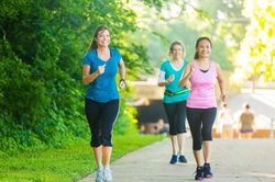 Cần đi bộ bao nhiêu bước mỗi ngày giúp cơ bụng săn chắc?