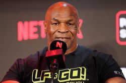 Trận boxing 'độc nhất vô nhị' của làng quyền Anh thế giới bị hoãn, lý do đã được biết trước