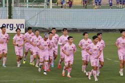 Đội tuyển Việt Nam hứng khởi trong buổi tập ra mắt cùng HLV Kim Sang-sik
