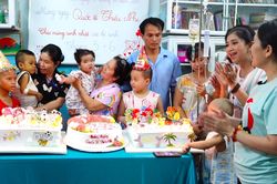 Niềm vui giản đơn của các bệnh nhi ngày Quốc tế Thiếu nhi 1/6