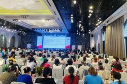 Hơn 300 người tham gia hội thảo về an toàn thực phẩm và dinh dưỡng đúng cách