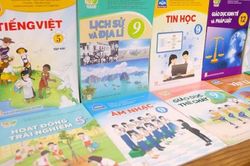 Giá sách giáo khoa năm học mới giảm giá hơn 11%