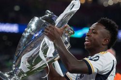 Vinicius đã sẵn sàng kế tục Messi và Ronaldo để trở thành biểu tượng toàn cầu