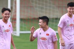 Quang Hải, Tiến Linh 'lĩnh hội' chiêu mới từ HLV Kim Sang Sik