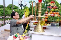 Thủ tướng Phạm Minh Chính dâng hương tại Nghĩa trang liệt sỹ Ba Dốc