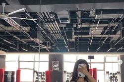 Chăm làm 2 việc tại nhà, cô gái có body cực 'cháy'