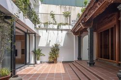 Bất ngờ với không gian xưa trong căn nhà phố hiện đại