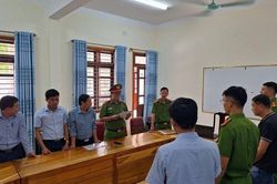 Bắt Hiệu trưởng lập khống hồ sơ, lạm thu tiền học sinh miền núi