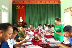 Đồng chí Chủ tịch HĐND tỉnh dự sinh hoạt thường kỳ tại Chi bộ thôn Còn Noọc, xã Hoàng Việt, huyện Văn Lãng