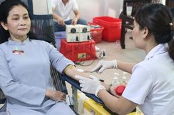 Chư Tăng và Phật tử về chùa Ba La Mật hiến máu nhân đạo
