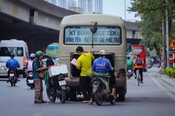 Hà Nội tăng cường phạt nguội 'xe dù, bến cóc'