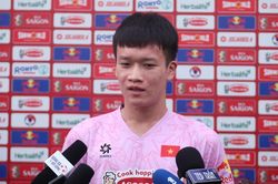 Hoàng Đức: HLV Kim Sang-sik giúp cầu thủ thoải mái trên sân tập