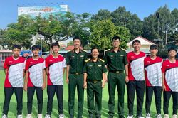 'Hiện tượng cầu lông' của Việt Nam rất khác trong màu áo lính, khoe vinh dự đặc biệt của người chiến sĩ trước thềm Olympic