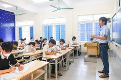 Đề thi tuyển sinh lớp 10 môn Ngữ văn tại Nghệ An, Bến Tre, Hưng Yên