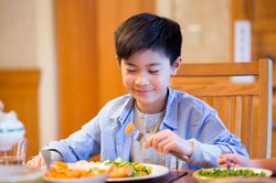 Nên cho con ăn gì để học tập tốt hơn?