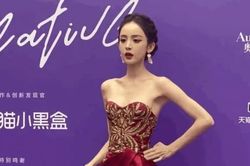 Người hâm mộ lo lắng khi diễn viên Cổ Lực Na Trát nhìn như 'da bọc xương'