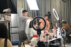 Rà soát việc kê khai, nộp thuế của người livestream bán hàng
