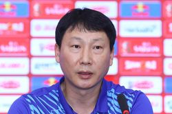 HLV Kim Sang Sik: 'Tuyển Việt Nam tạo sức ép, thắng Philippines'