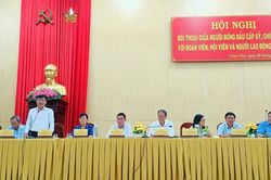 Đối thoại giữa người đứng đầu cấp ủy, chính quyền huyện Châu Phú với đoàn viên, hội viên, người lao động