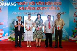 Ra mắt trường ca 'Khúc bi tráng bất tử' và tập sách 'Mùa xuân & Lễ Tết, hội hè của người Việt'