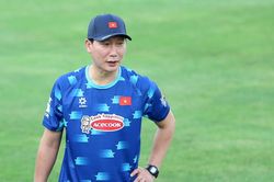HLV Kim Sang-sik tiết lộ bí quyết 'làm anh' ở đội tuyển Việt Nam