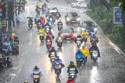 Chuyên gia lý giải nguyên nhân Hà Nội mưa xối xả sáng 5/6