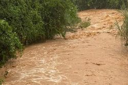 Hai mẹ con bị nước lũ cuốn trôi ở Lào Cai