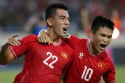 Việt Nam thắng nghẹt thở Philippines trận ra mắt HLV Kim Sang-sik