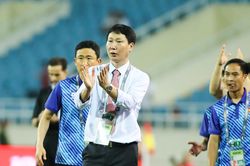 HLV Kim Sang-sik thở phào trong ngày ra mắt cùng tuyển Việt Nam