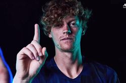 Ngả mũ trước số 1 thế giới đầu tiên hậu 'Big Three' Jannik Sinner