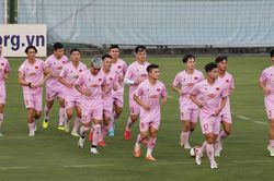 Tin nóng bóng đá Việt hôm nay 6/6: Hàng loạt cầu thủ Khánh Hòa 'đình công', đội tuyển Việt Nam tập chống bóng bổng trước Philippines