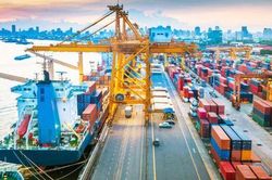 Nhập siêu trở lại sau gần 2 năm