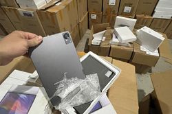 Phát hiện kho hàng 'khủng' máy tính bảng, điện thoại chưa rõ nguồn gốc
